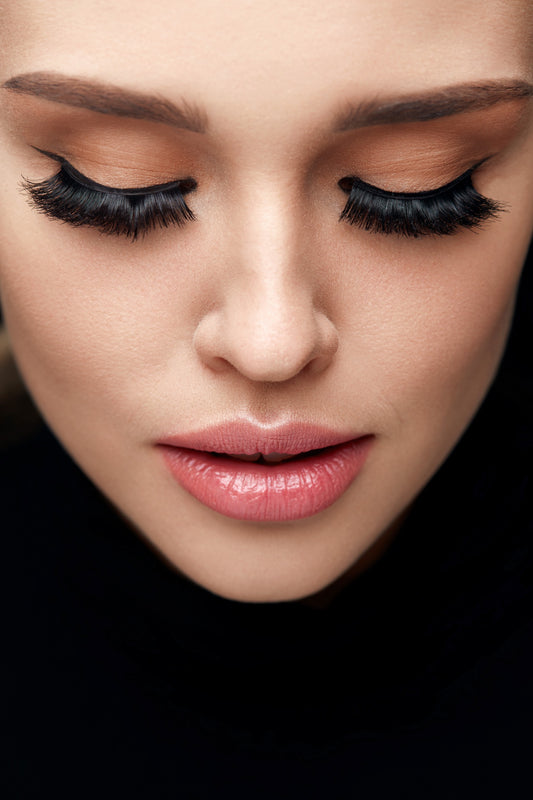 Can You Use a Lash Serum With Mascara? (And How to Do It)